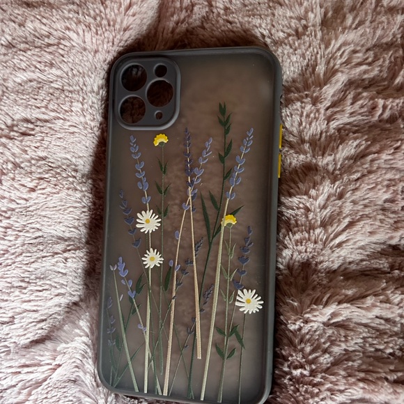 5 Pre Owned iPhone 11 Pro Max Cases - Picture 2 of 6